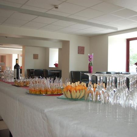 Gite Du Haut Cantal - Appartements Meubles Avec Kitchenette Et Chambres Sans Kitchenette Condat (Cantal) Exterior foto
