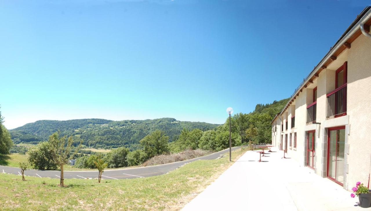 Gite Du Haut Cantal - Appartements Meubles Avec Kitchenette Et Chambres Sans Kitchenette Condat (Cantal) Exterior foto