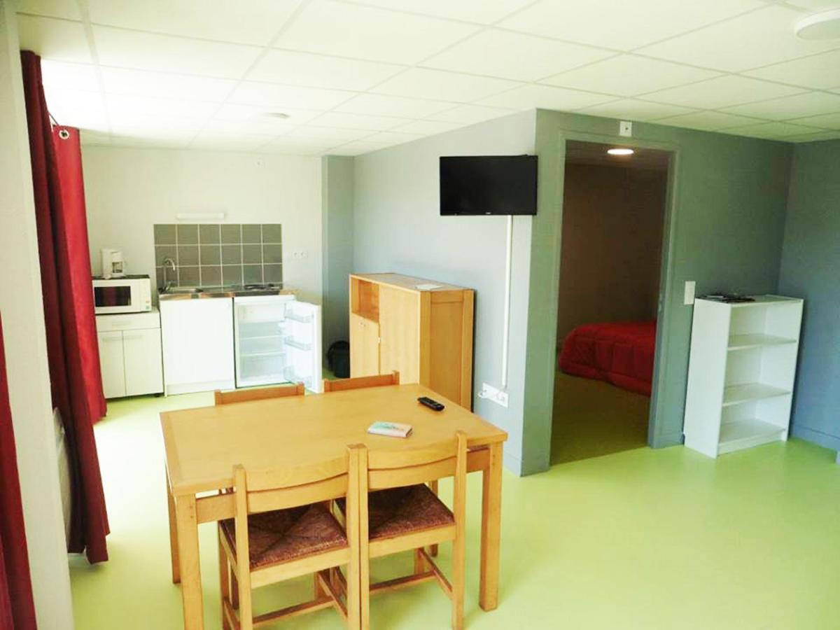 Gite Du Haut Cantal - Appartements Meubles Avec Kitchenette Et Chambres Sans Kitchenette Condat (Cantal) Exterior foto