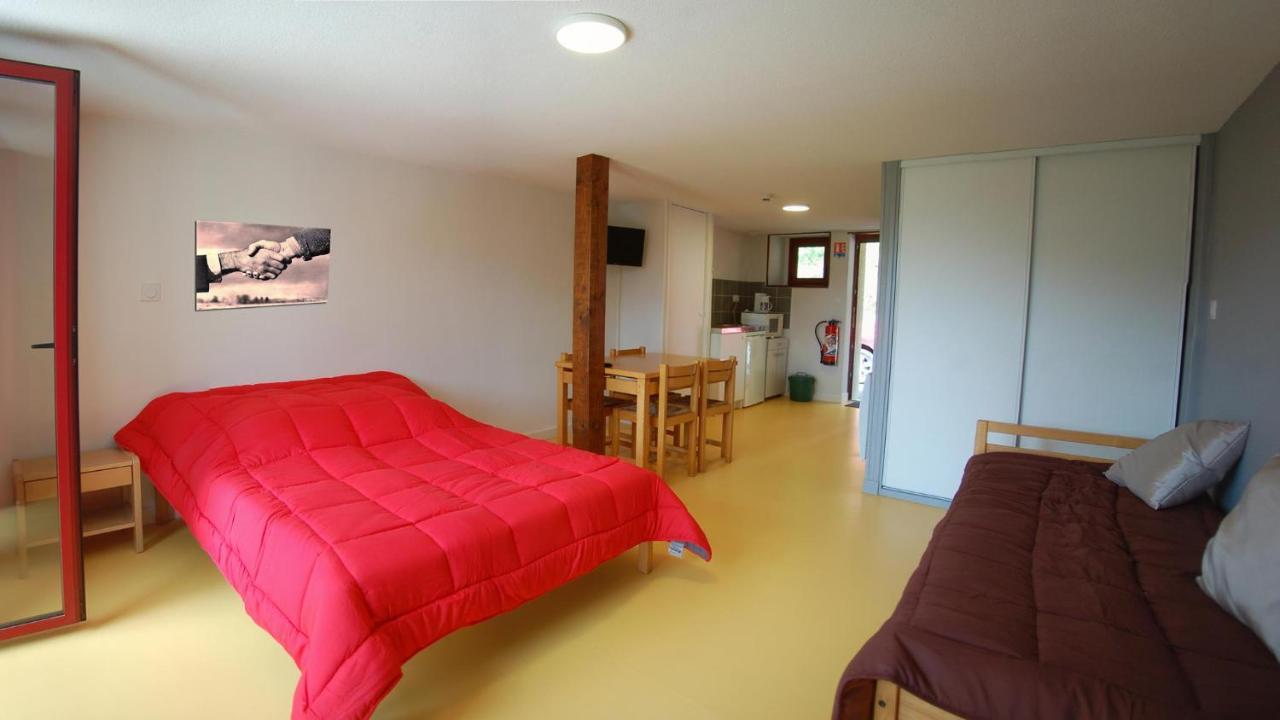 Gite Du Haut Cantal - Appartements Meubles Avec Kitchenette Et Chambres Sans Kitchenette Condat (Cantal) Exterior foto